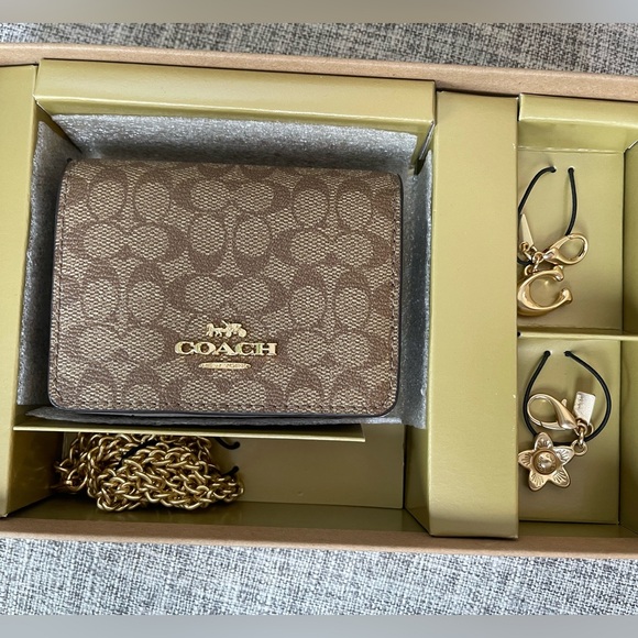 $129Coach Boxed Mini wallet On A chain In Blocked Signature Canvas Gift Set - Picture 1 of 9